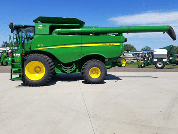 Main image John Deere S770