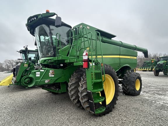 Image of John Deere S770 equipment image 2