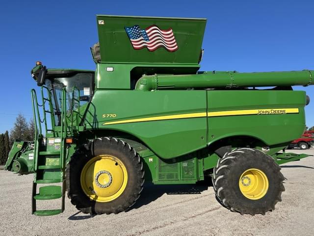Image of John Deere S770 equipment image 2