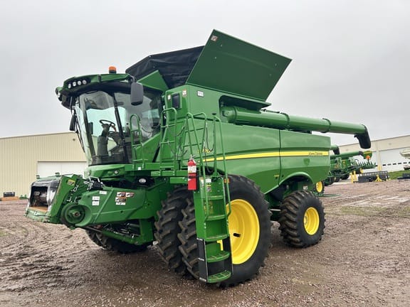 Main image John Deere S770
