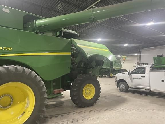 Image of John Deere S770 equipment image 1