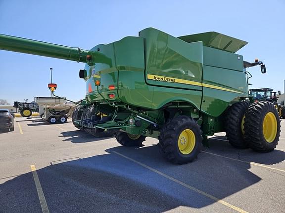 Image of John Deere S770 equipment image 2