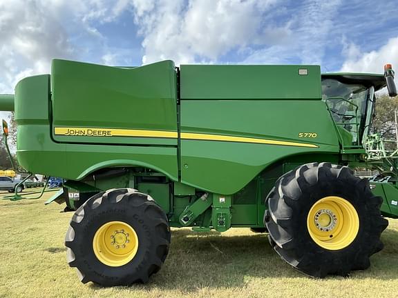 Image of John Deere S770 equipment image 2