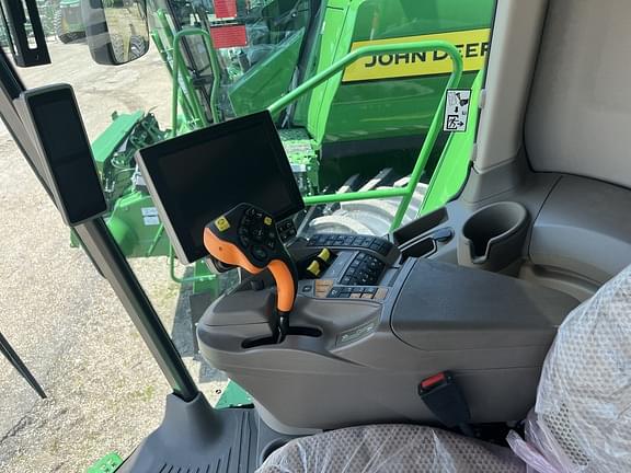 Image of John Deere S770 equipment image 3