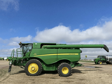 Main image John Deere S770
