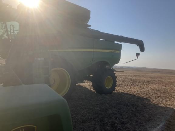 Image of John Deere S770 equipment image 1