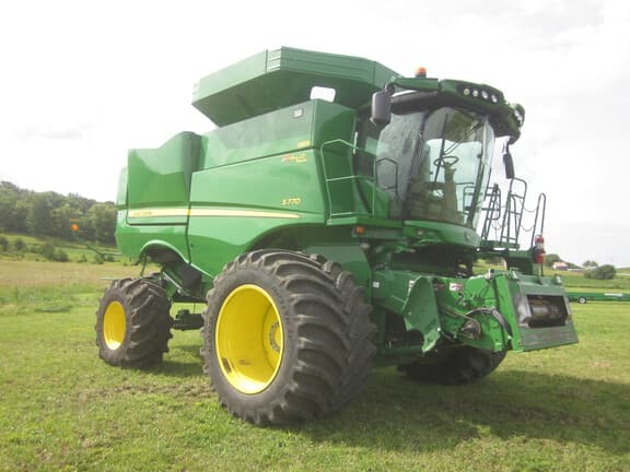 Image of John Deere S770 equipment image 1