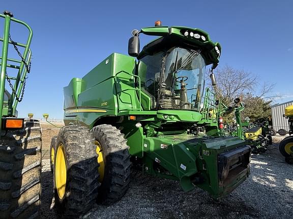 Image of John Deere S770 equipment image 2