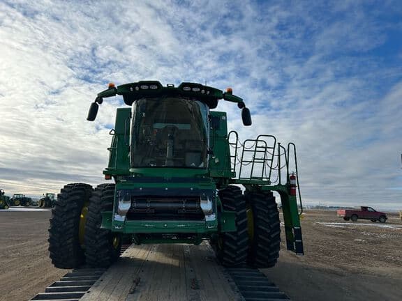 Image of John Deere S770 equipment image 1
