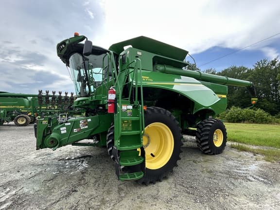 Image of John Deere S770 equipment image 1