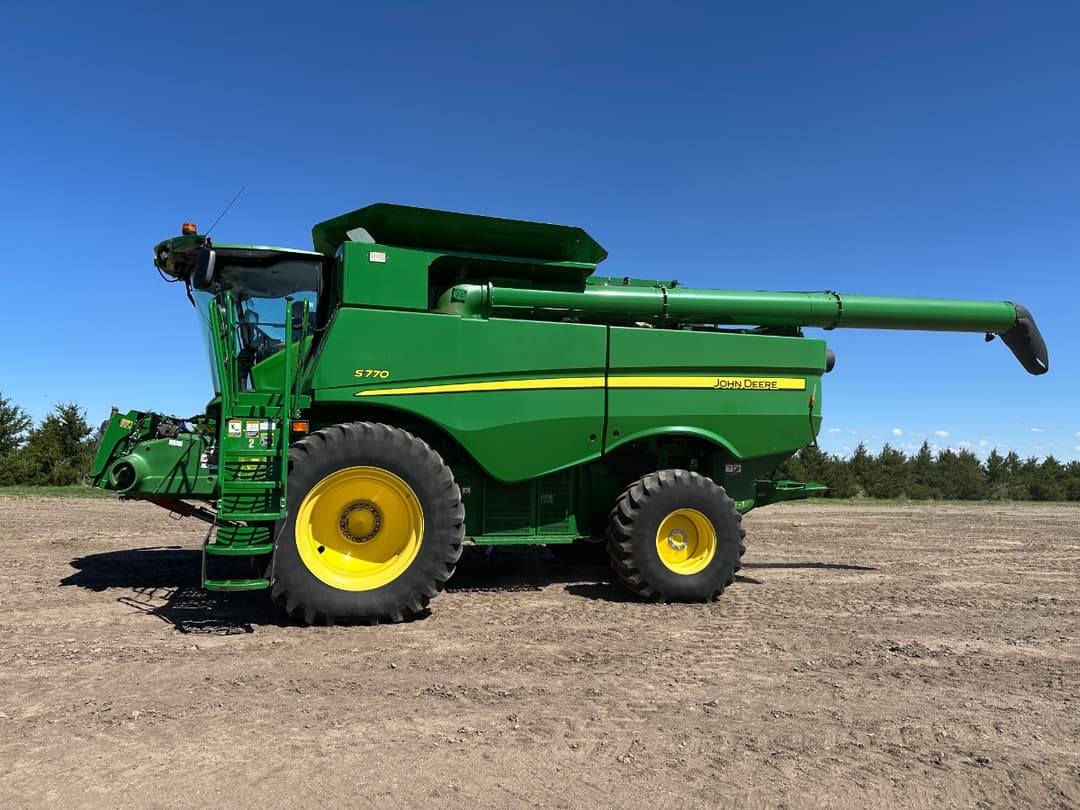 Image of John Deere S770 Image 0