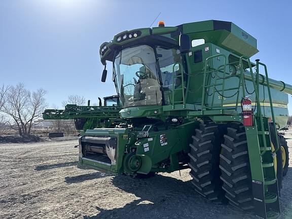 Image of John Deere S770 equipment image 1