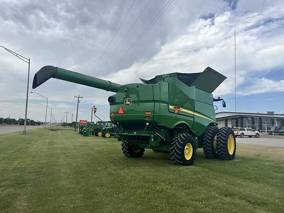 Image of John Deere S770 equipment image 4