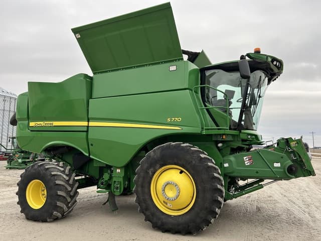 Image of John Deere S770 equipment image 1
