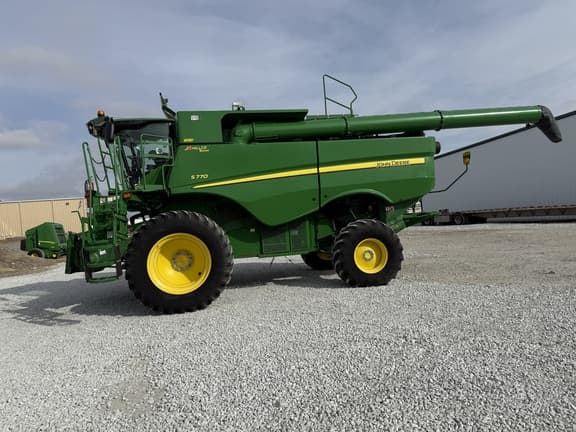 Image of John Deere S770 equipment image 2