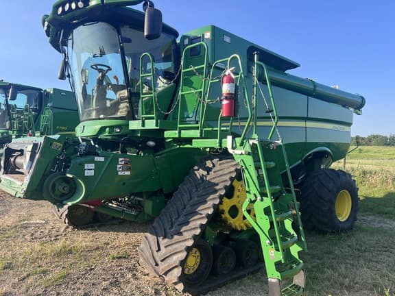 Image of John Deere S780 equipment image 1