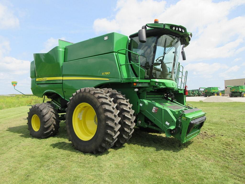 Image of John Deere S780 Image 0