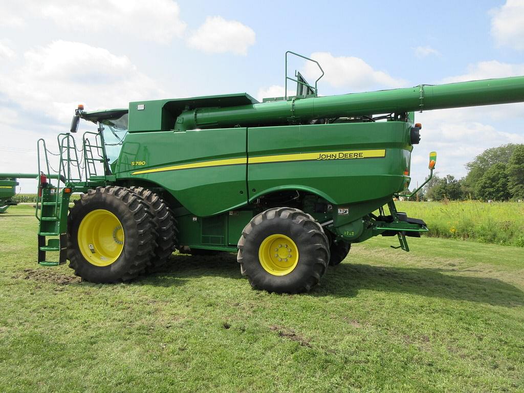 Image of John Deere S780 Image 1