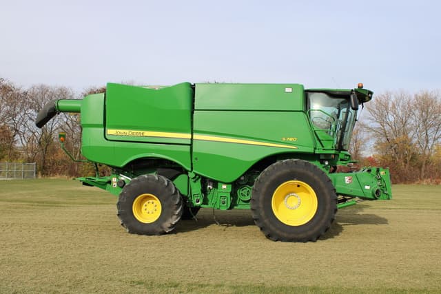 Image of John Deere S780 equipment image 4