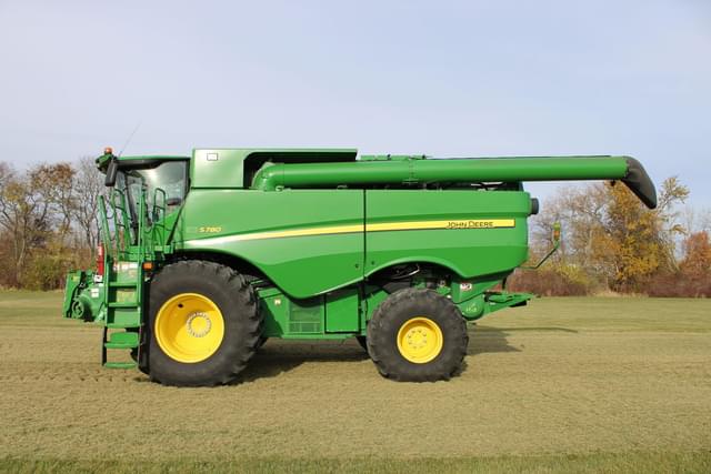 Image of John Deere S780 equipment image 2