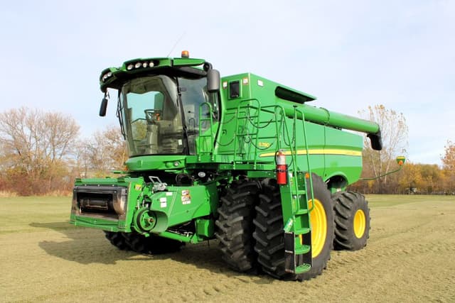 Image of John Deere S780 equipment image 1