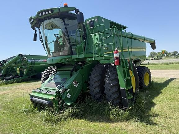 Image of John Deere S780 equipment image 4