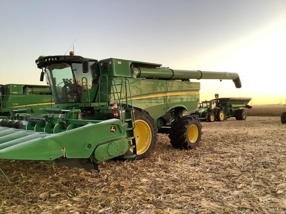 Image of John Deere S780 equipment image 3