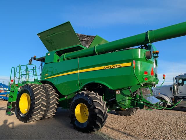 Image of John Deere S780 equipment image 2