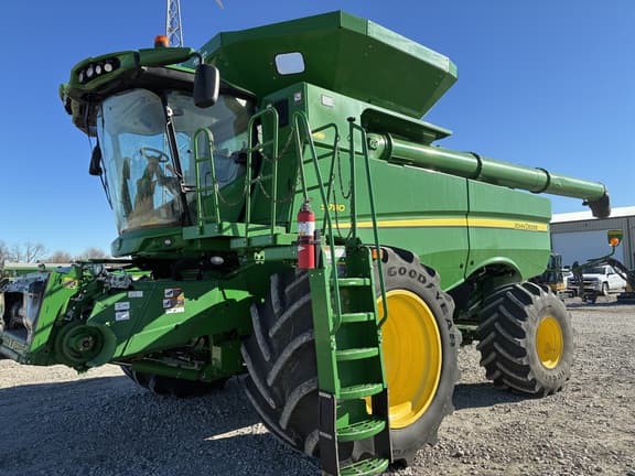 Image of John Deere S780 equipment image 1