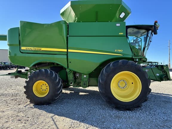 Image of John Deere S780 equipment image 4