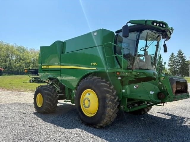 Image of John Deere S780 equipment image 1