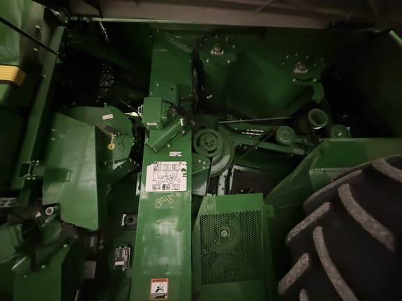 Image of John Deere S780 equipment image 1