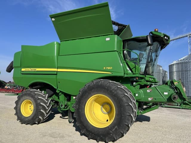 Image of John Deere S780 equipment image 1