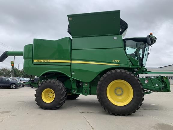 Image of John Deere S780 equipment image 2