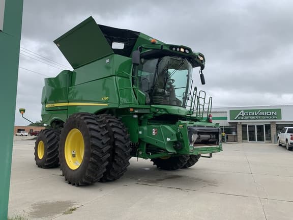 Image of John Deere S780 equipment image 1