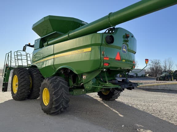 Image of John Deere S780 equipment image 3