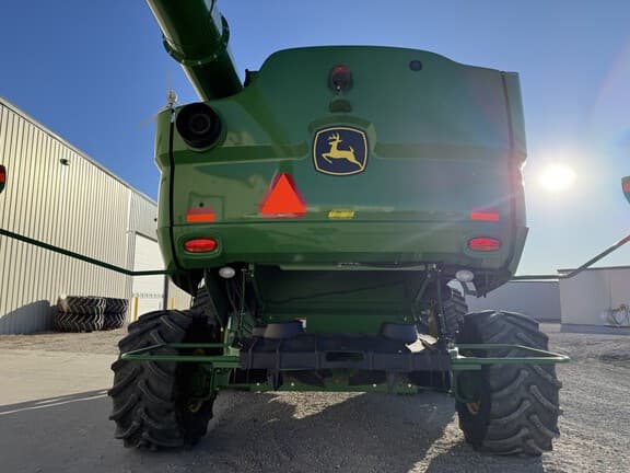 Image of John Deere S780 equipment image 4