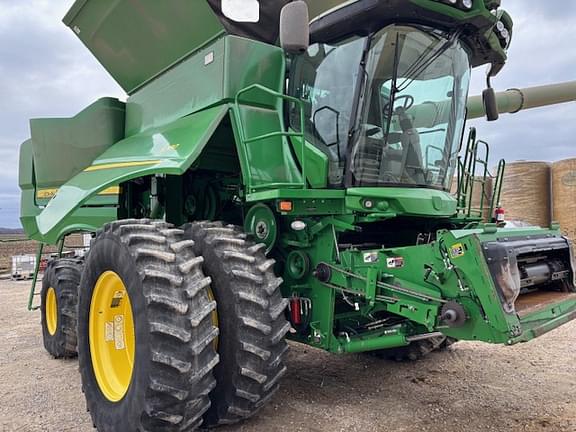 Image of John Deere S780 equipment image 1