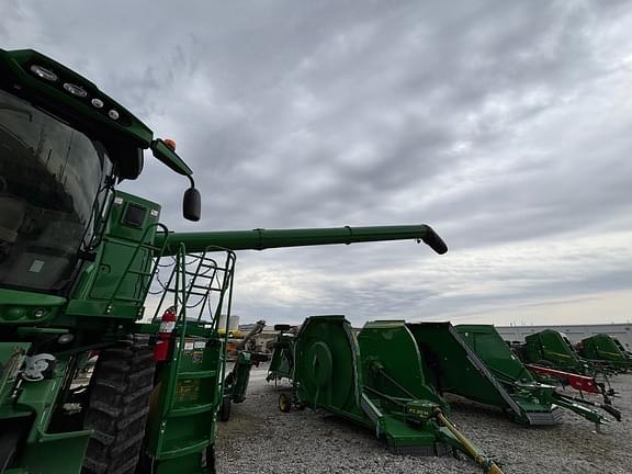 Image of John Deere S780 equipment image 4