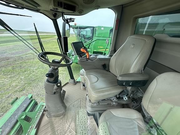 Image of John Deere S780 equipment image 4