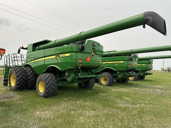 Image of John Deere S780 equipment image 2