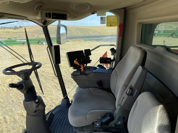 Image of John Deere S780 equipment image 4