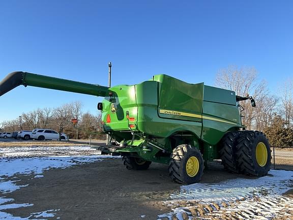 Image of John Deere S780 equipment image 1