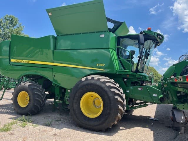 Image of John Deere S780 Image 1