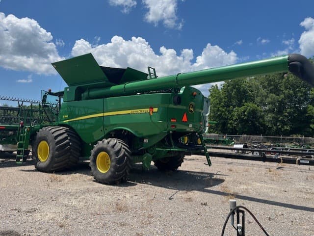 Image of John Deere S780 Image 1