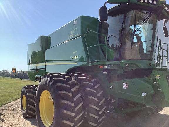 Image of John Deere S780 equipment image 1