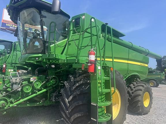 Image of John Deere S780 equipment image 1