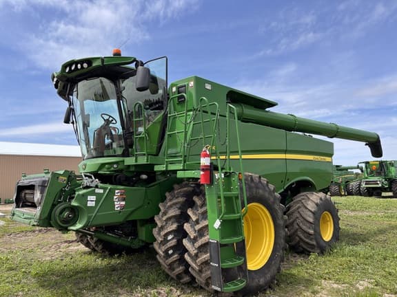 Image of John Deere S780 equipment image 2