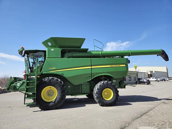 Image of John Deere S780 equipment image 1