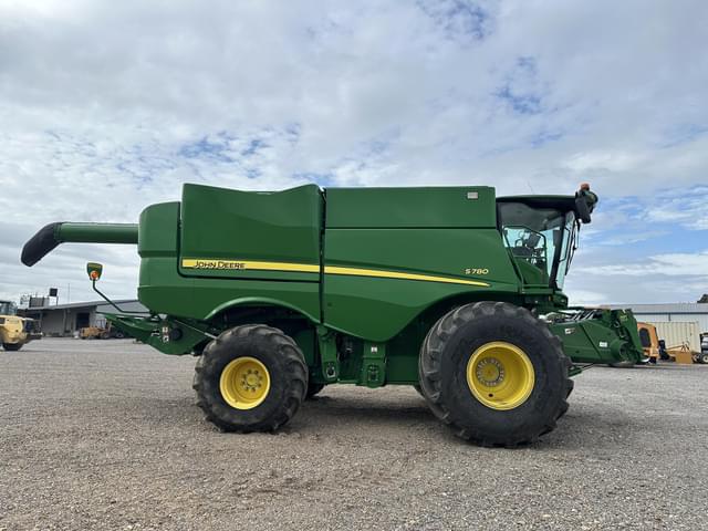 Image of John Deere S780 equipment image 1
